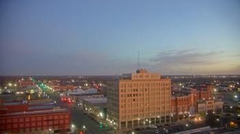 Weather camera view of First National Bank-Hutchinson.