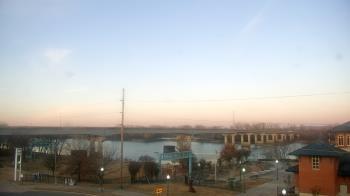 Weather camera view of Miss Lauras.