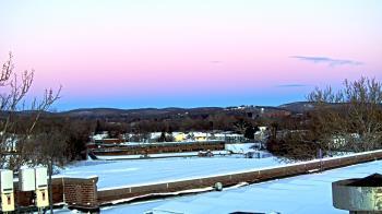 Weather camera view of Haverstraw Elementary School.