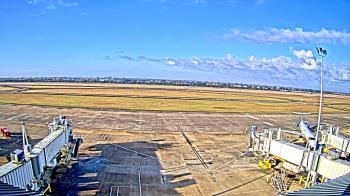 Weather camera view of Lake Charles Rgnl Arpt terminal bldg.