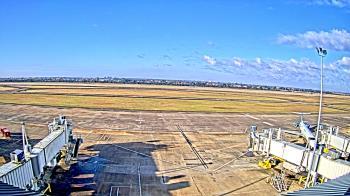 Weather camera view of Lake Charles Rgnl Arpt terminal bldg.