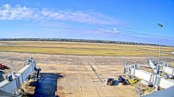Weather camera view of Lake Charles Rgnl Arpt terminal bldg.