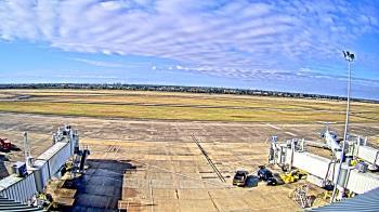 Weather camera view of Lake Charles Rgnl Arpt terminal bldg.