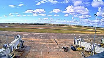 Weather camera view of Lake Charles Rgnl Arpt terminal bldg.