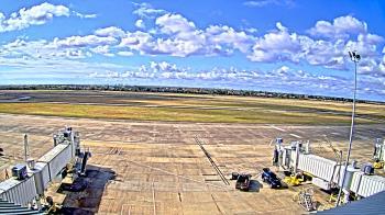 Weather camera view of Lake Charles Rgnl Arpt terminal bldg.