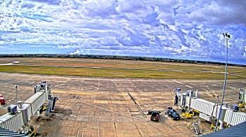 Weather camera view of Lake Charles Rgnl Arpt terminal bldg.