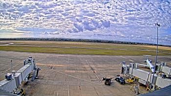 Weather camera view of Lake Charles Rgnl Arpt terminal bldg.