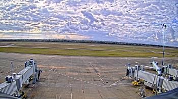 Weather camera view of Lake Charles Rgnl Arpt terminal bldg.