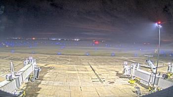 Weather camera view of Lake Charles Rgnl Arpt terminal bldg.