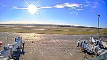 Weather camera view of Lake Charles Rgnl Arpt terminal bldg.