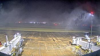 Weather camera view of Lake Charles Rgnl Arpt terminal bldg.
