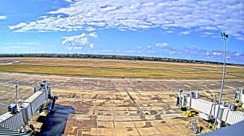 Weather camera view of Lake Charles Rgnl Arpt terminal bldg.