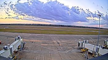 Weather camera view of Lake Charles Rgnl Arpt terminal bldg.