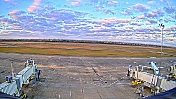 Weather camera view of Lake Charles Rgnl Arpt terminal bldg.