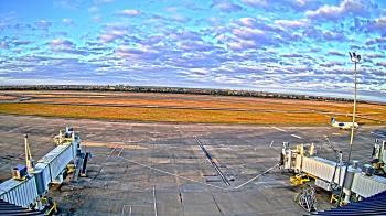 Weather camera view of Lake Charles Rgnl Arpt terminal bldg.