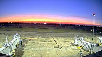 Weather camera view of Lake Charles Rgnl Arpt terminal bldg.