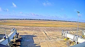 Weather camera view of Lake Charles Rgnl Arpt terminal bldg.