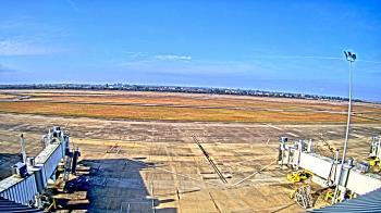 Weather camera view of Lake Charles Rgnl Arpt terminal bldg.