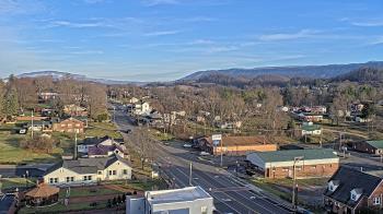 Weather camera view of Russell County Courthouse.
