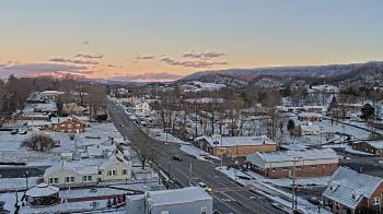 Weather camera view of Russell County Courthouse.