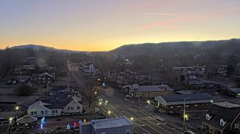 Weather camera view of Russell County Courthouse.
