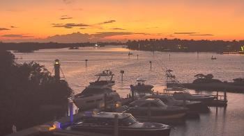 Weather camera view of Hamilton Harbor Yacht Club.