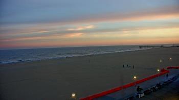 Weather camera view of Plim Plaza Hotel.