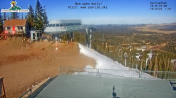 Weather camera view of Sunrise Park Resort 10650 ft elev.