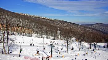 Weather camera view of Wintergreen Mtn. at 3600 ft. elev..