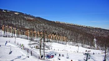 Weather camera view of Wintergreen Mtn. at 3600 ft. elev..