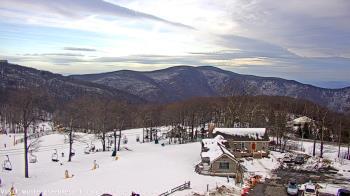 Weather camera view of Wintergreen Mtn. at 3600 ft. elev..