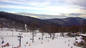 Weather camera view of Wintergreen Mtn. at 3600 ft. elev..