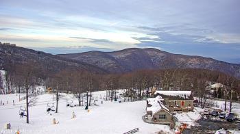 Weather camera view of Wintergreen Mtn. at 3600 ft. elev..