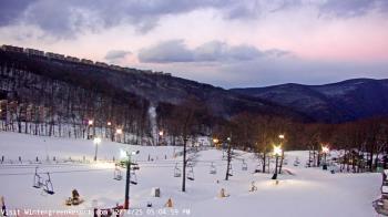 Weather camera view of Wintergreen Mtn. at 3600 ft. elev..