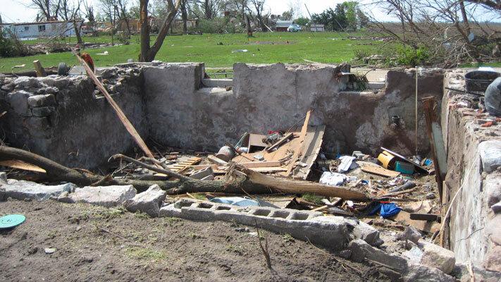 Significant damage from the tornado in Parkersburg, Iowa (Wikimedia Commons/NWS Des Moines).