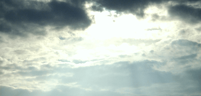 Sunlight shining through clouds in Dunstanburgh, Northumberland, UK. (Wikimedia)