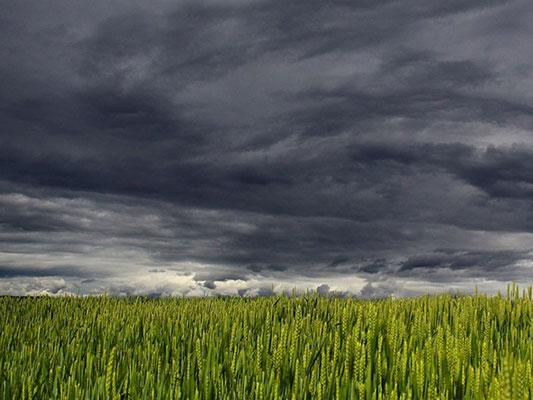A stormy sky is seen. (Courtesy of Pixabay.com)