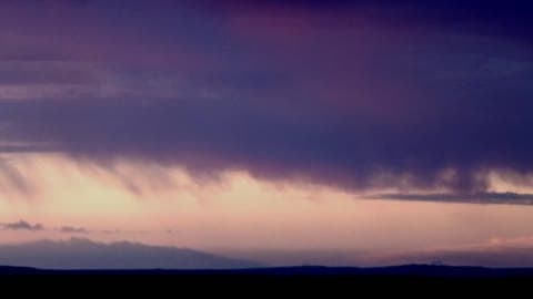 Rain Evaporates Before Hitting the Ground in Central Wyoming