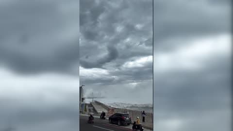 Huge Waves Crash at Taiwan Harbor as Residents Brace for Typhoon Champi